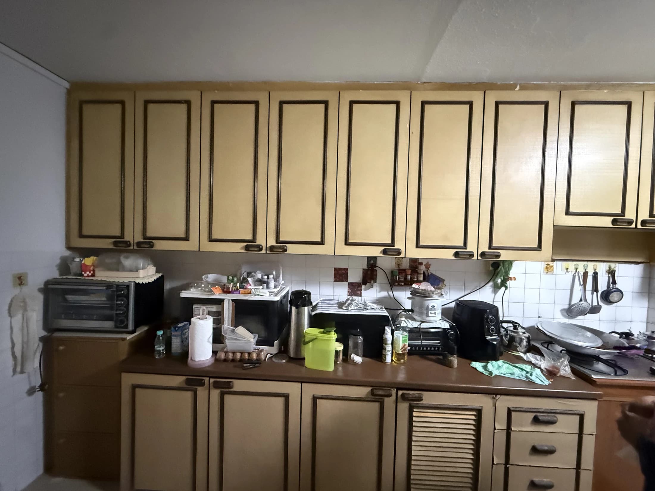 Original kitchen cabinets and cooking area before renovation